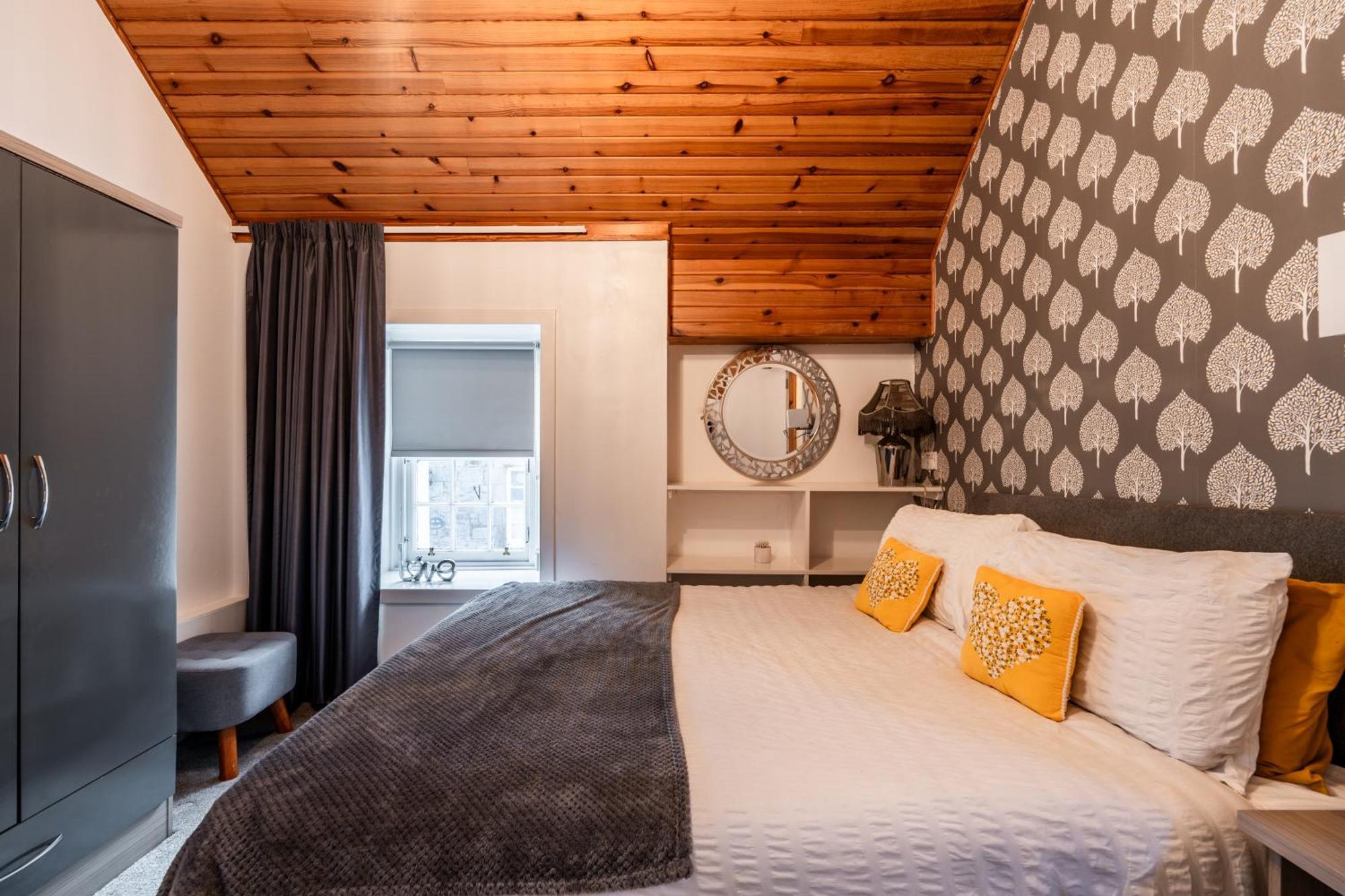 Whinstone Holiday Home In Falkland - Sleeps 8 Экстерьер фото