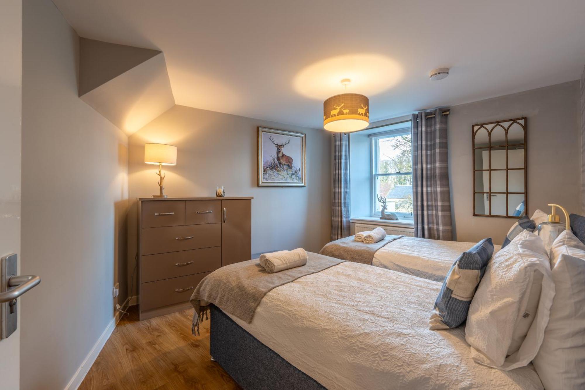 Whinstone Holiday Home In Falkland - Sleeps 8 Экстерьер фото